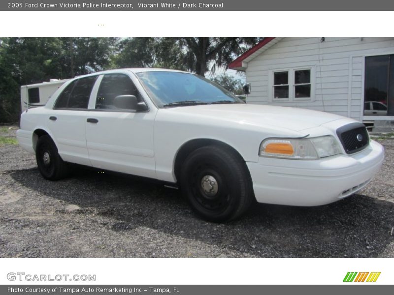 Vibrant White / Dark Charcoal 2005 Ford Crown Victoria Police Interceptor