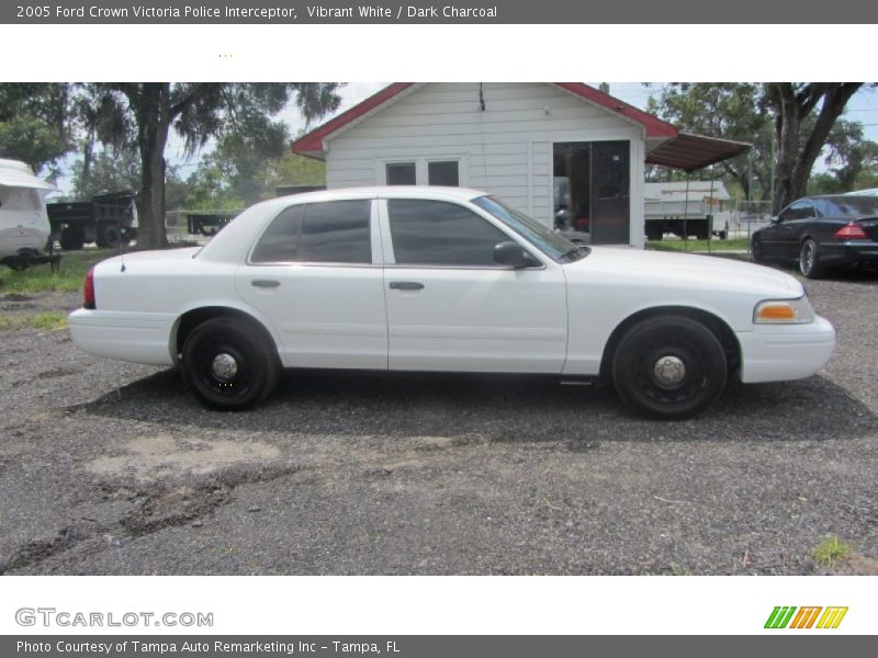 Vibrant White / Dark Charcoal 2005 Ford Crown Victoria Police Interceptor