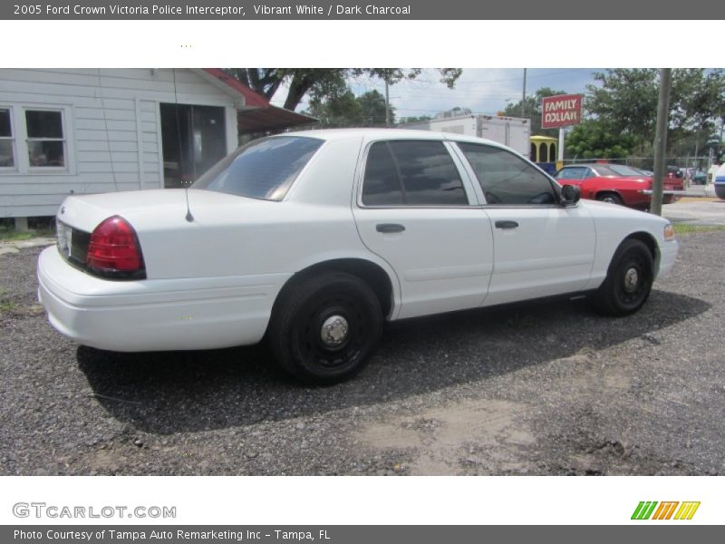Vibrant White / Dark Charcoal 2005 Ford Crown Victoria Police Interceptor