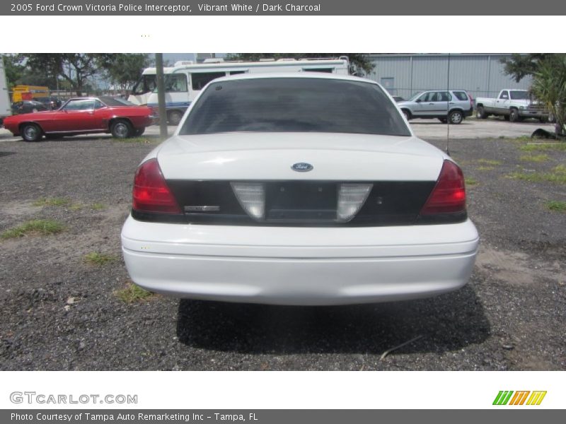 Vibrant White / Dark Charcoal 2005 Ford Crown Victoria Police Interceptor
