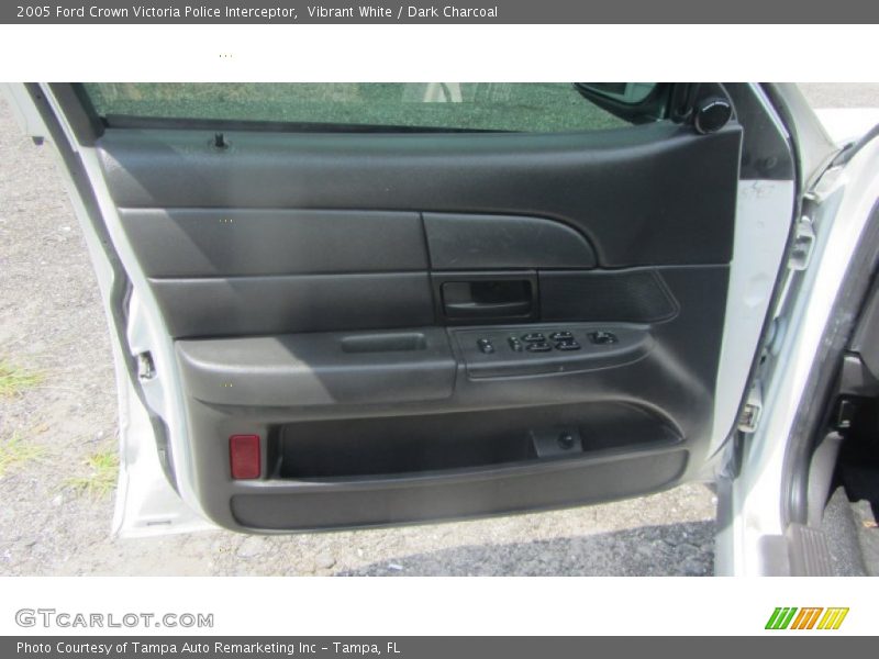 Vibrant White / Dark Charcoal 2005 Ford Crown Victoria Police Interceptor
