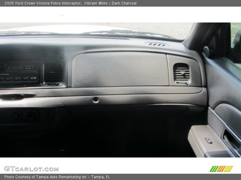 Vibrant White / Dark Charcoal 2005 Ford Crown Victoria Police Interceptor
