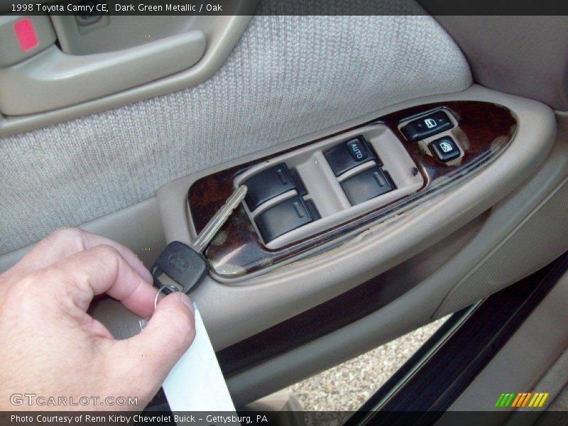 Dark Green Metallic / Oak 1998 Toyota Camry CE