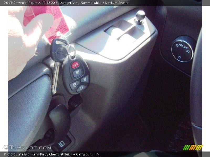 Summit White / Medium Pewter 2013 Chevrolet Express LT 1500 Passenger Van