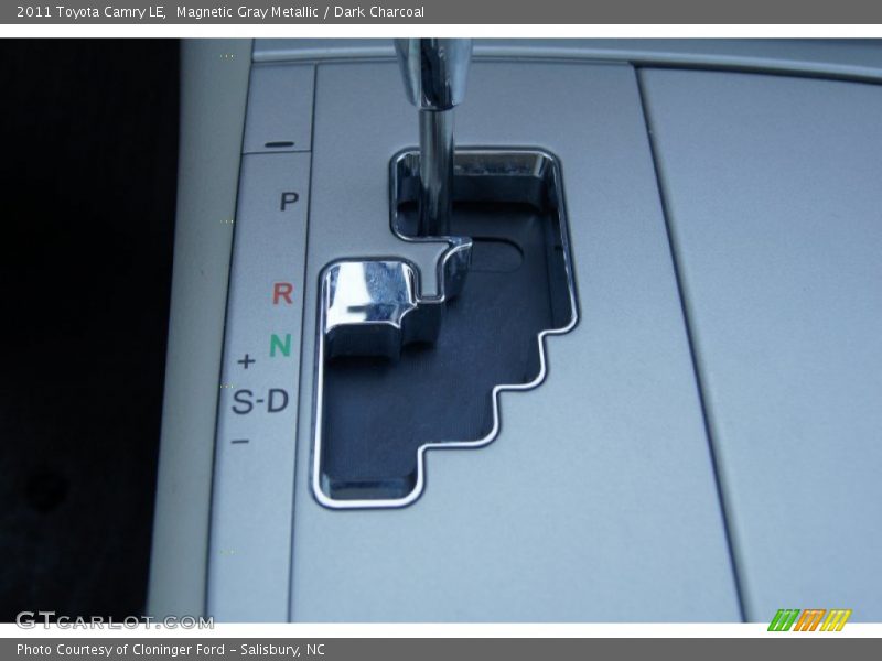 Magnetic Gray Metallic / Dark Charcoal 2011 Toyota Camry LE