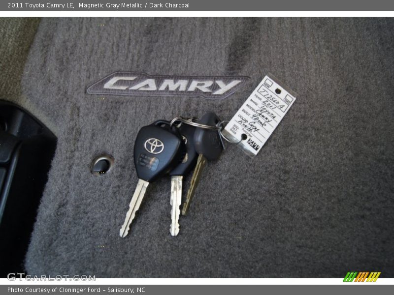 Magnetic Gray Metallic / Dark Charcoal 2011 Toyota Camry LE