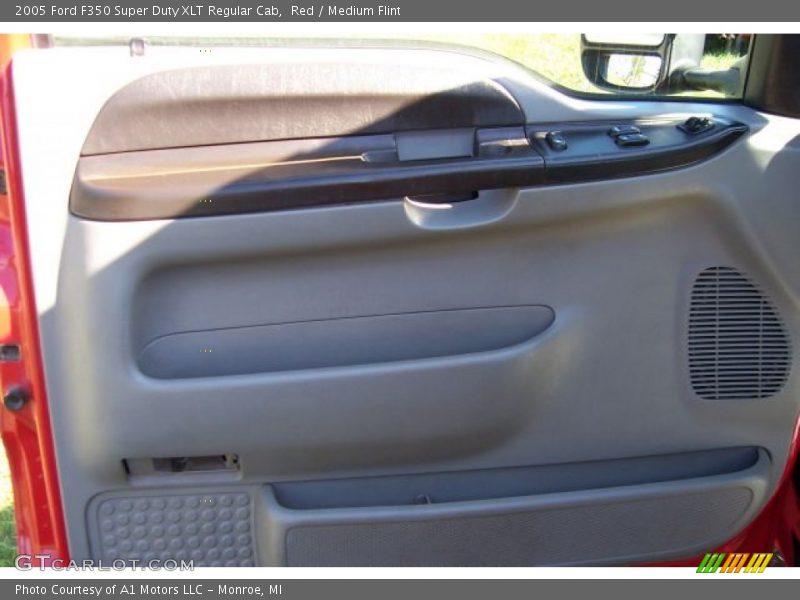 Red / Medium Flint 2005 Ford F350 Super Duty XLT Regular Cab