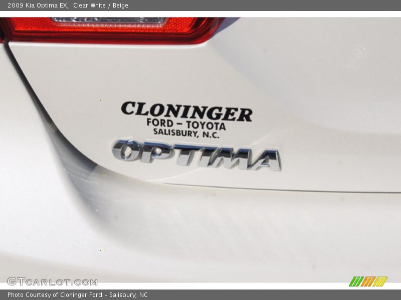 Clear White / Beige 2009 Kia Optima EX