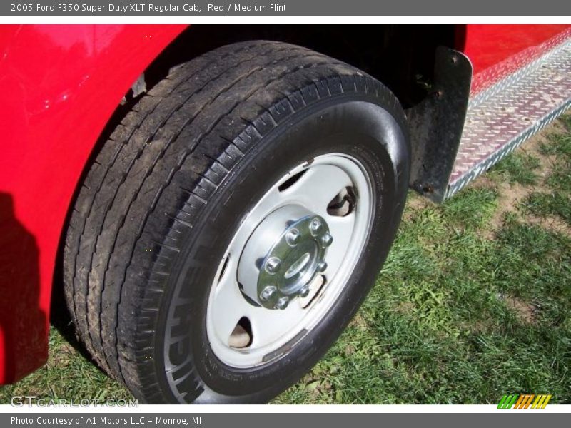 Red / Medium Flint 2005 Ford F350 Super Duty XLT Regular Cab