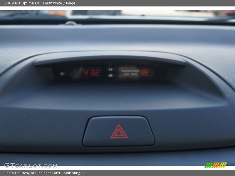 Clear White / Beige 2009 Kia Optima EX