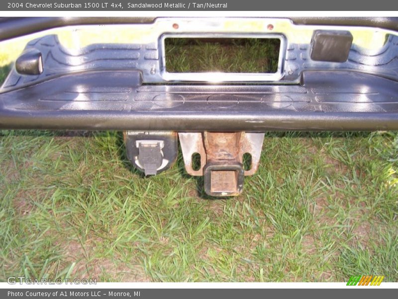 Sandalwood Metallic / Tan/Neutral 2004 Chevrolet Suburban 1500 LT 4x4