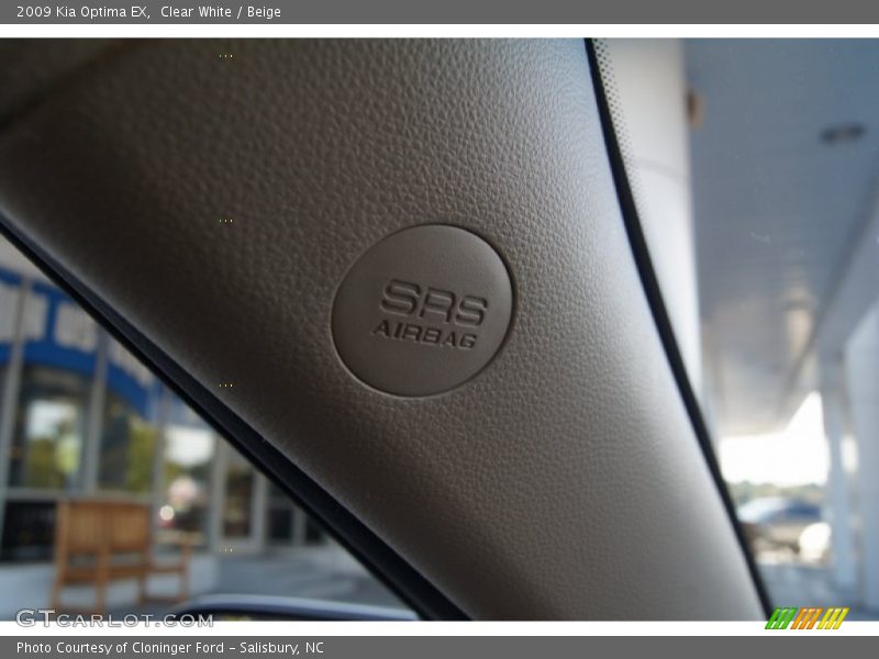 Clear White / Beige 2009 Kia Optima EX