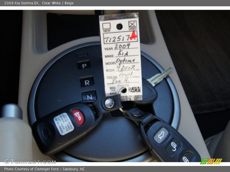 Clear White / Beige 2009 Kia Optima EX
