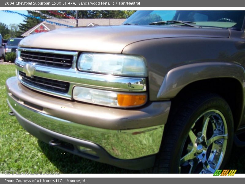 Sandalwood Metallic / Tan/Neutral 2004 Chevrolet Suburban 1500 LT 4x4