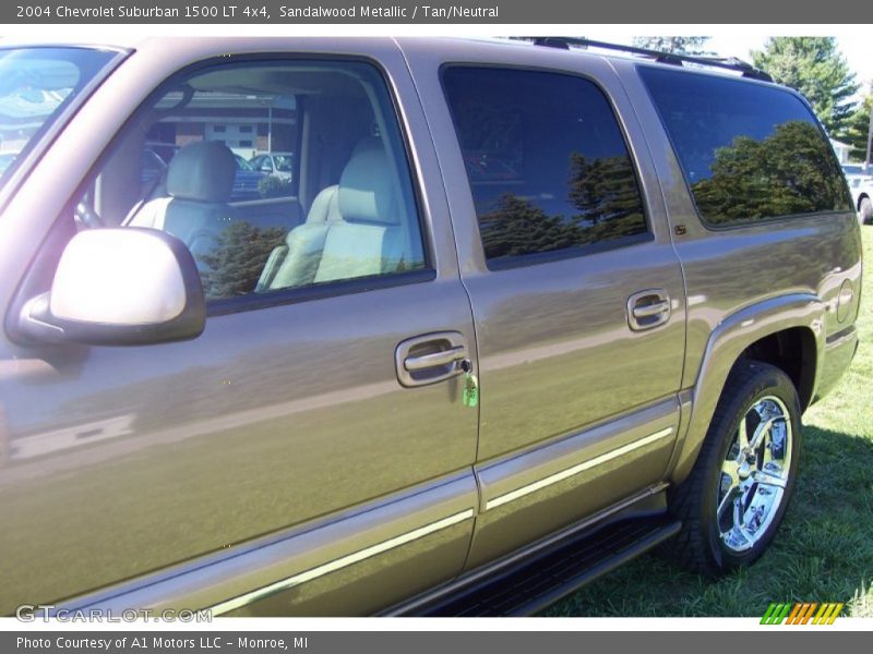 Sandalwood Metallic / Tan/Neutral 2004 Chevrolet Suburban 1500 LT 4x4