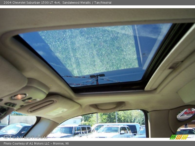 Sandalwood Metallic / Tan/Neutral 2004 Chevrolet Suburban 1500 LT 4x4