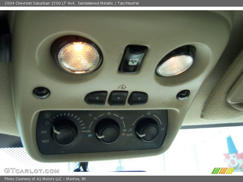 Sandalwood Metallic / Tan/Neutral 2004 Chevrolet Suburban 1500 LT 4x4