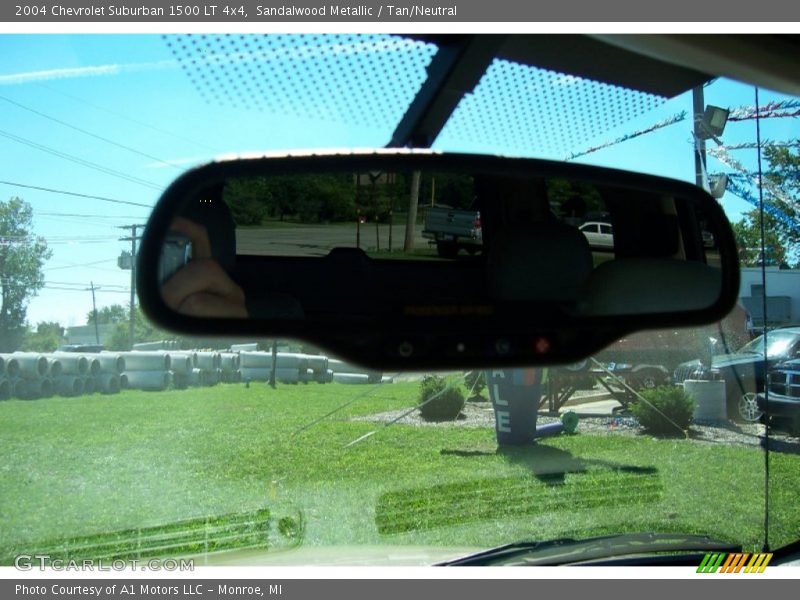 Sandalwood Metallic / Tan/Neutral 2004 Chevrolet Suburban 1500 LT 4x4