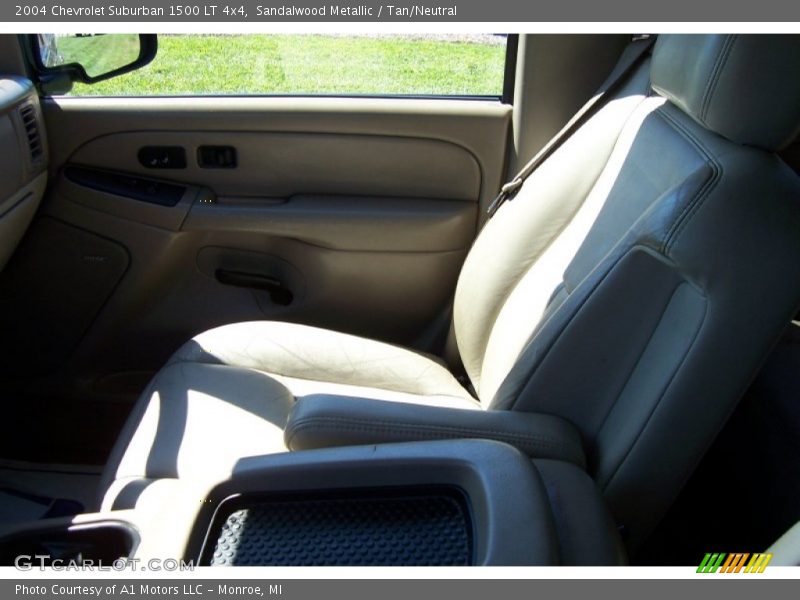 Sandalwood Metallic / Tan/Neutral 2004 Chevrolet Suburban 1500 LT 4x4