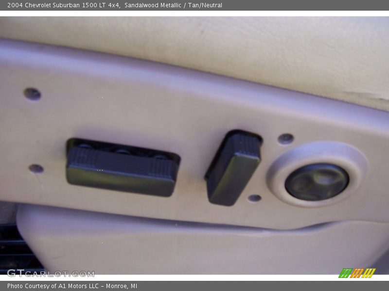 Sandalwood Metallic / Tan/Neutral 2004 Chevrolet Suburban 1500 LT 4x4