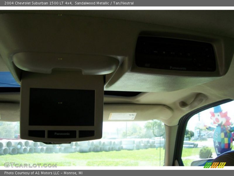 Sandalwood Metallic / Tan/Neutral 2004 Chevrolet Suburban 1500 LT 4x4