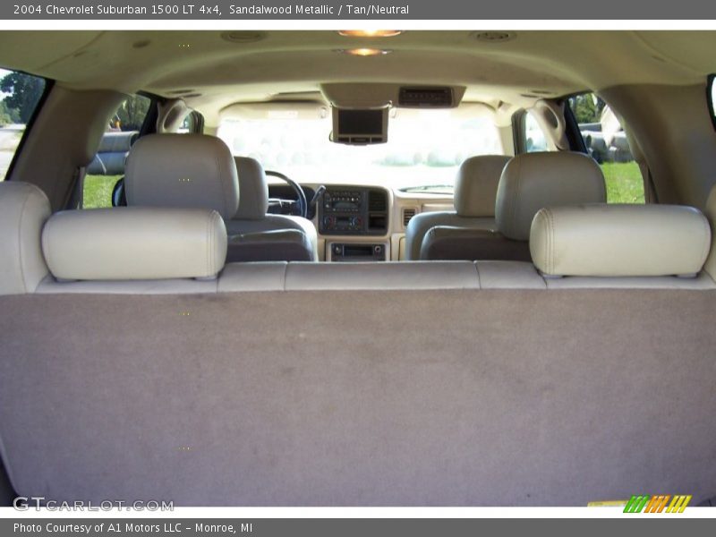 Sandalwood Metallic / Tan/Neutral 2004 Chevrolet Suburban 1500 LT 4x4