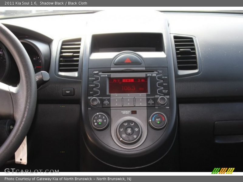 Shadow Black / Black Cloth 2011 Kia Soul 1.6