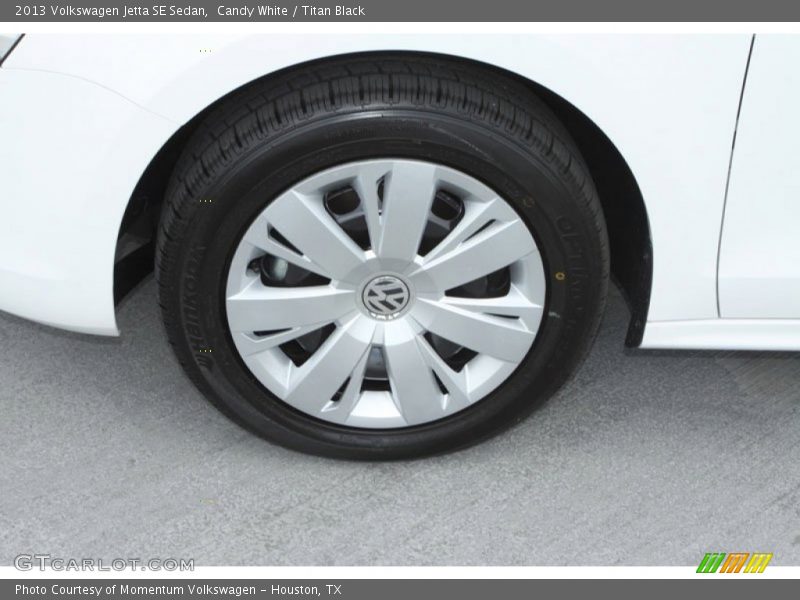 Candy White / Titan Black 2013 Volkswagen Jetta SE Sedan