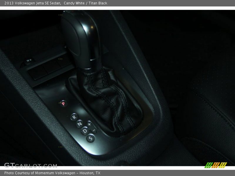 Candy White / Titan Black 2013 Volkswagen Jetta SE Sedan
