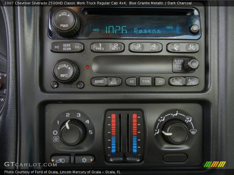 Controls of 2007 Silverado 2500HD Classic Work Truck Regular Cab 4x4