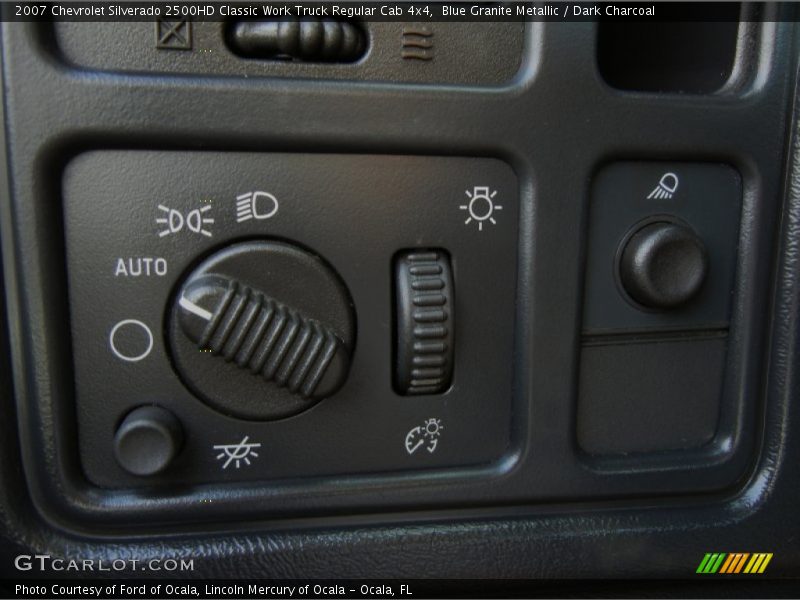 Controls of 2007 Silverado 2500HD Classic Work Truck Regular Cab 4x4