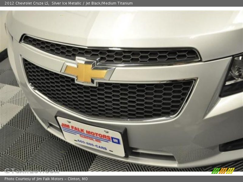 Silver Ice Metallic / Jet Black/Medium Titanium 2012 Chevrolet Cruze LS