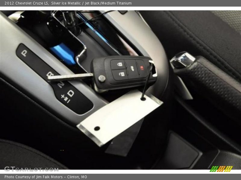 Silver Ice Metallic / Jet Black/Medium Titanium 2012 Chevrolet Cruze LS