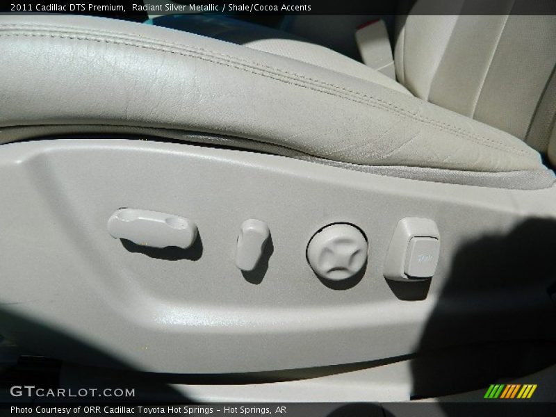 Radiant Silver Metallic / Shale/Cocoa Accents 2011 Cadillac DTS Premium