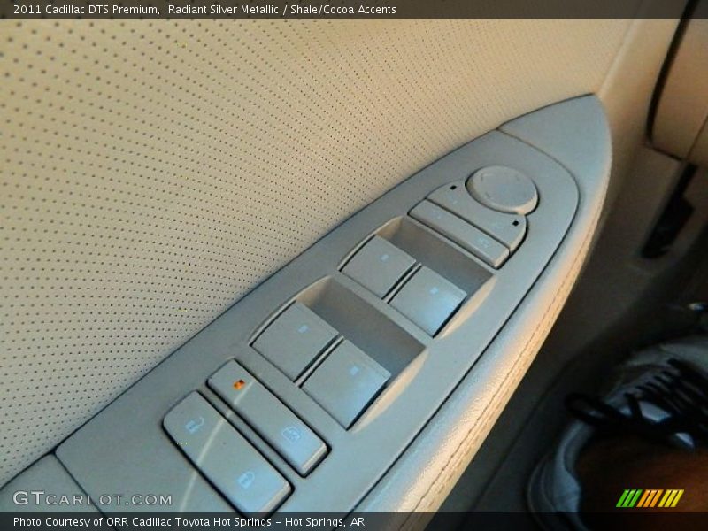 Radiant Silver Metallic / Shale/Cocoa Accents 2011 Cadillac DTS Premium