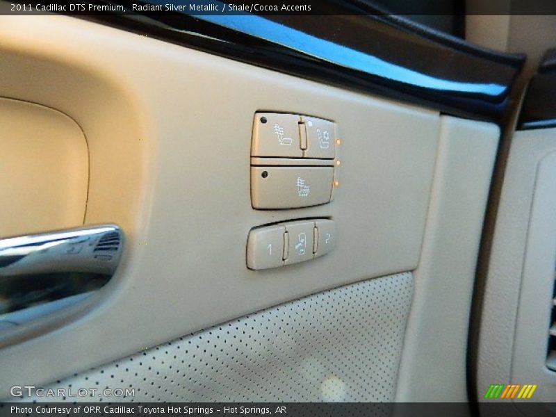 Radiant Silver Metallic / Shale/Cocoa Accents 2011 Cadillac DTS Premium