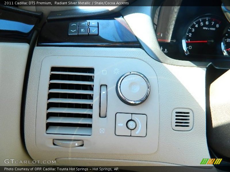 Radiant Silver Metallic / Shale/Cocoa Accents 2011 Cadillac DTS Premium