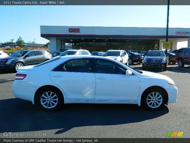 Super White / Ash 2011 Toyota Camry XLE