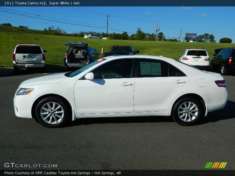 Super White / Ash 2011 Toyota Camry XLE