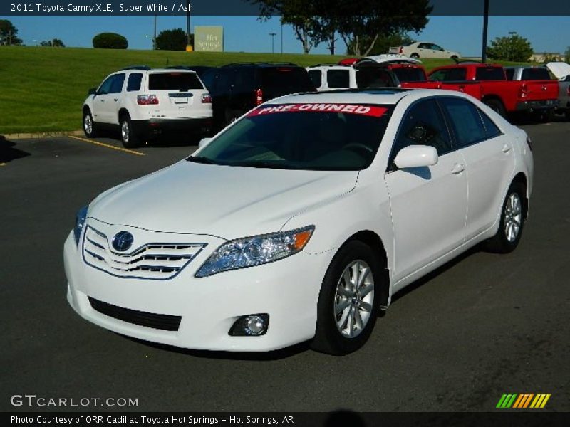 Super White / Ash 2011 Toyota Camry XLE