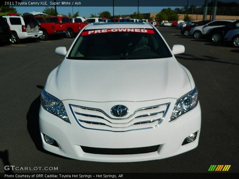 Super White / Ash 2011 Toyota Camry XLE