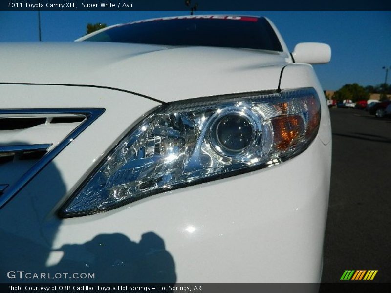 Super White / Ash 2011 Toyota Camry XLE