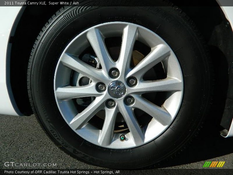 Super White / Ash 2011 Toyota Camry XLE