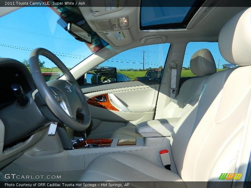 Super White / Ash 2011 Toyota Camry XLE