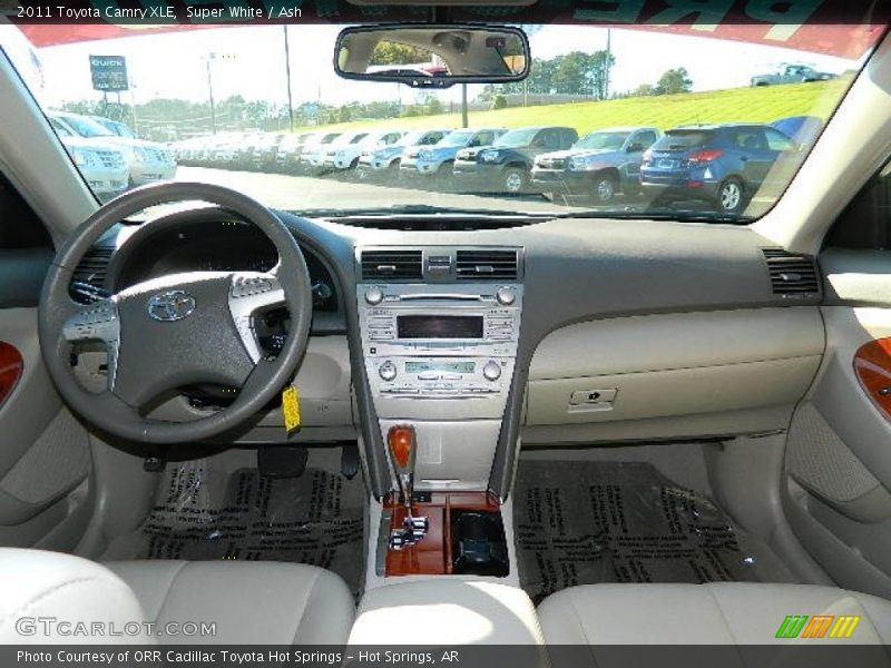 Super White / Ash 2011 Toyota Camry XLE
