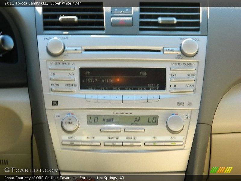 Super White / Ash 2011 Toyota Camry XLE