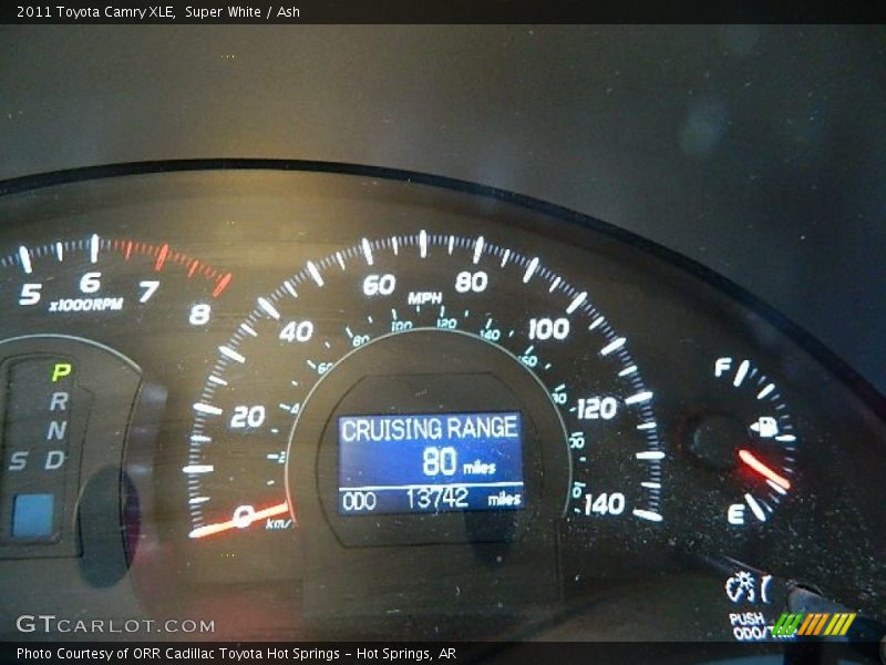 Super White / Ash 2011 Toyota Camry XLE