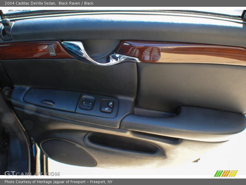 Black Raven / Black 2004 Cadillac DeVille Sedan
