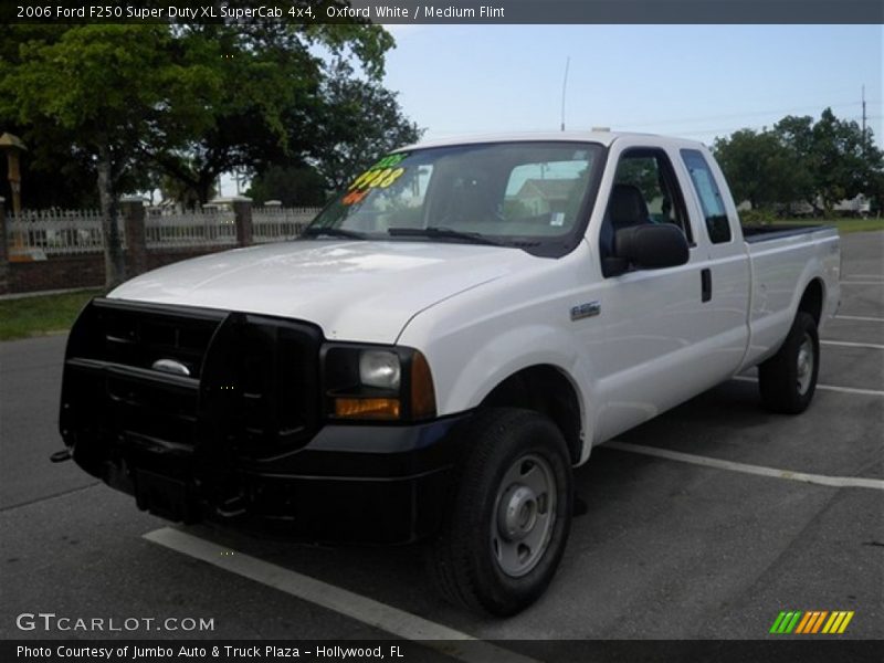 Oxford White / Medium Flint 2006 Ford F250 Super Duty XL SuperCab 4x4