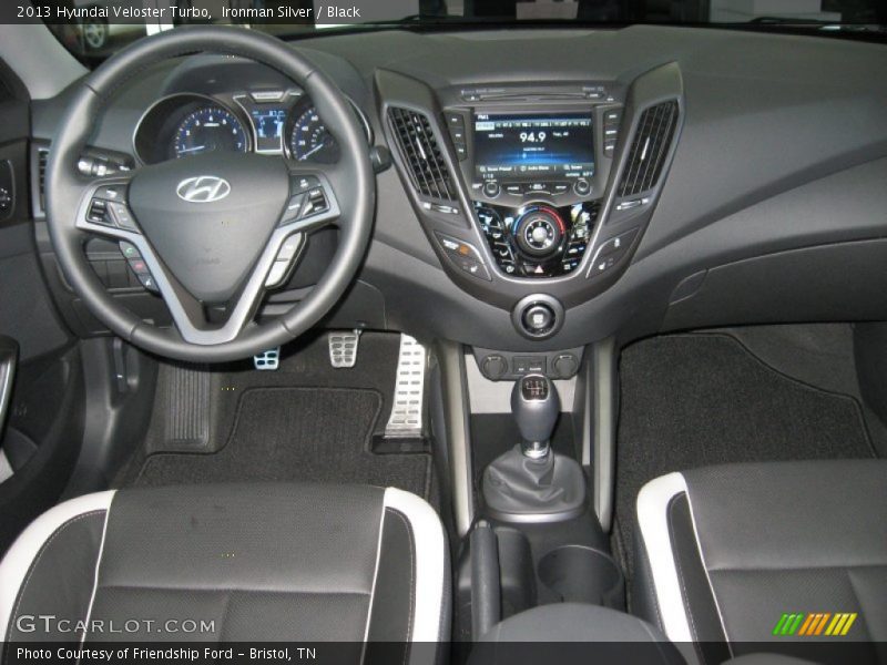 Dashboard of 2013 Veloster Turbo